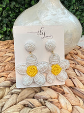 Load image into Gallery viewer, Daisy Drop Earrings