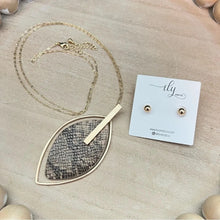 Load image into Gallery viewer, New Gold Tone Pointed Oval Pendent Necklace Set
