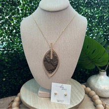 Load image into Gallery viewer, New Gold Tone Pointed Oval Pendent Necklace Set
