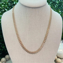 Load image into Gallery viewer, Golden Laurel Chain Necklace